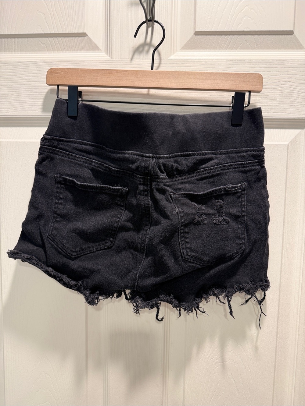 Amazon Boutique Maternity Denim Shorts Size Medium Black Distressed Raw Hem - Picture 5 of 6